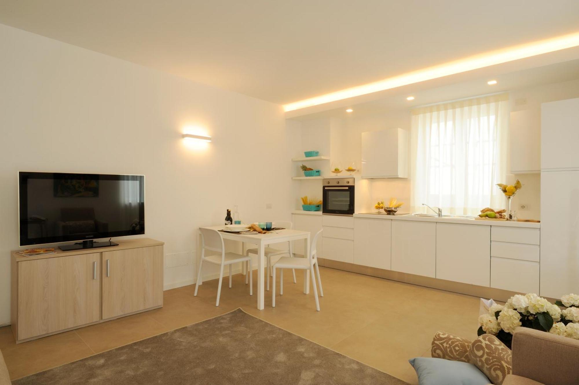 Residence San Marco Suites&Apartments Алассіо Екстер'єр фото