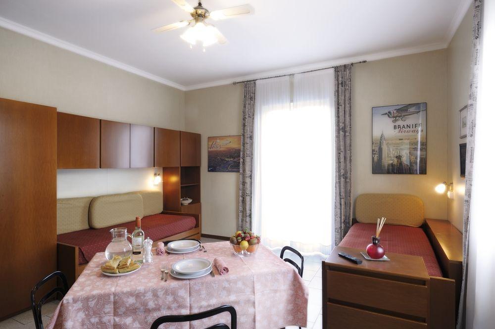 Residence San Marco Suites&Apartments Алассіо Екстер'єр фото