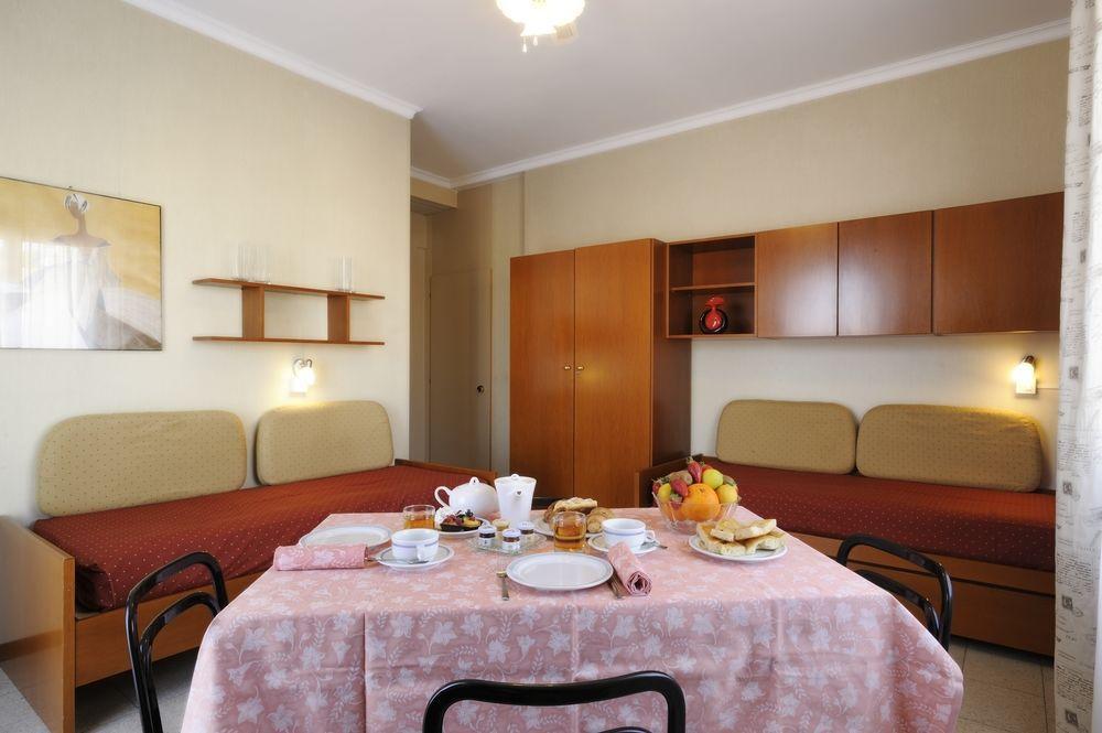 Residence San Marco Suites&Apartments Алассіо Екстер'єр фото
