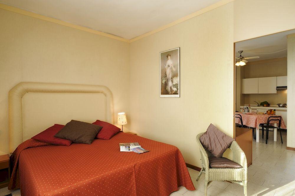 Residence San Marco Suites&Apartments Алассіо Екстер'єр фото